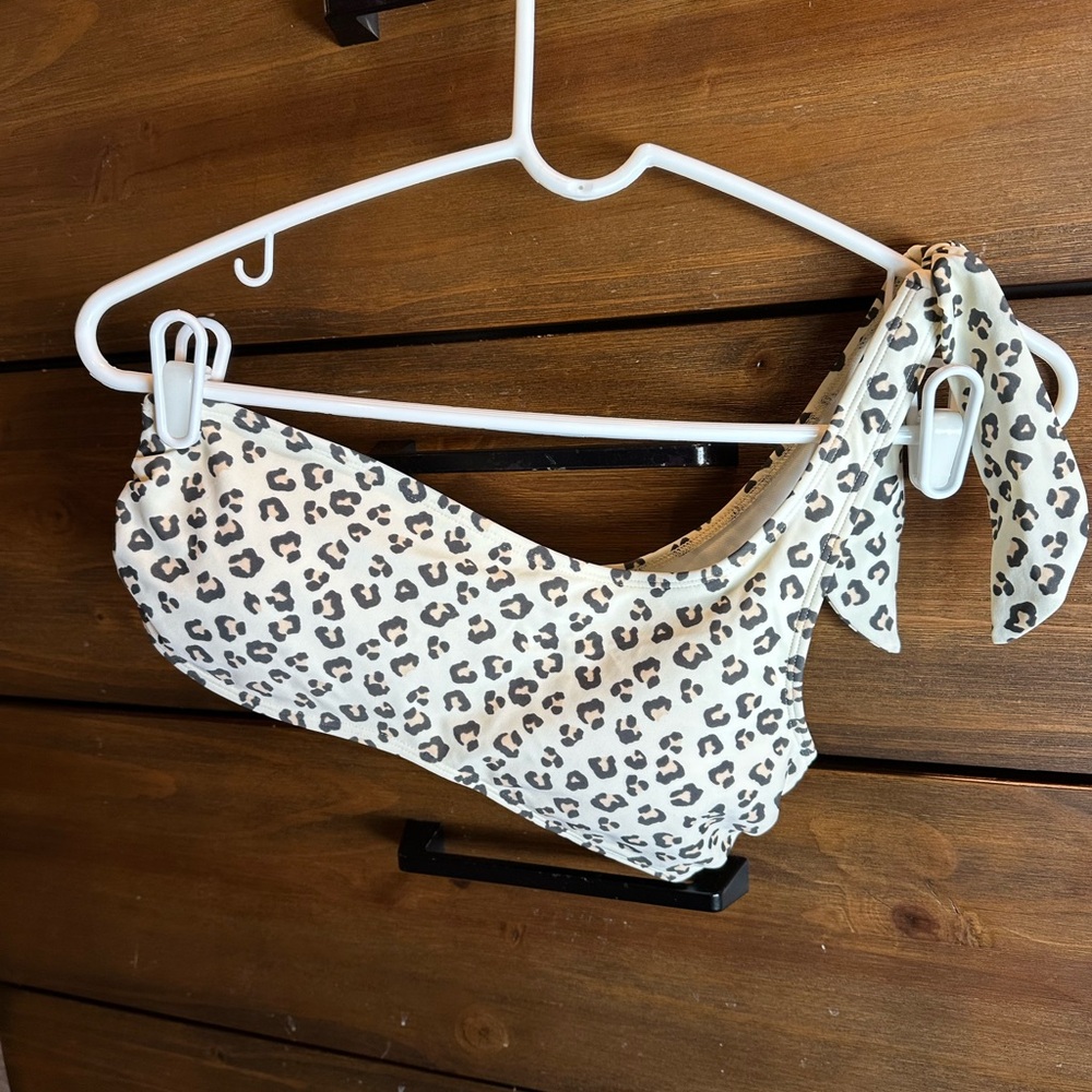 Abercrombie & Fitch Cream and Black Leopard Bikini Top